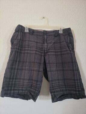 Men's Flat-Front Plaid Shorts in Dark Gray